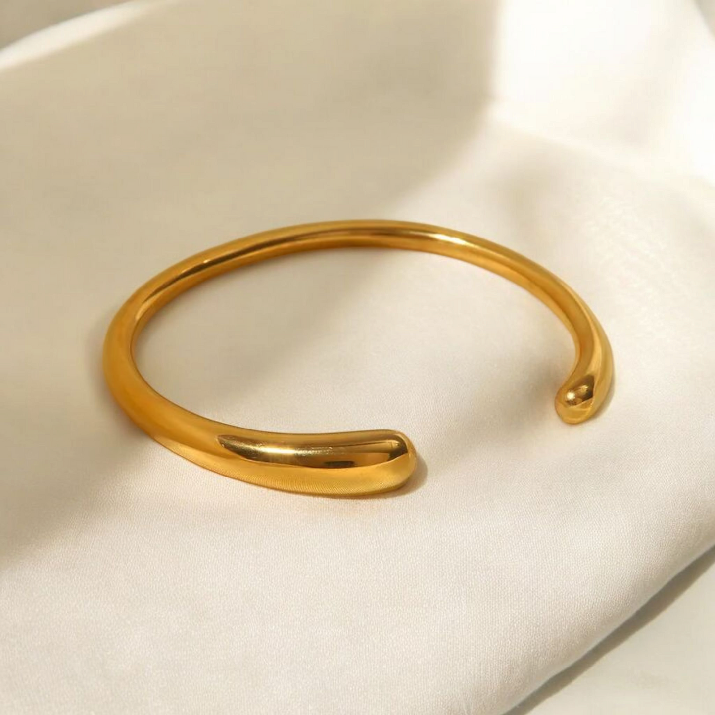 Classy Golden Bangle