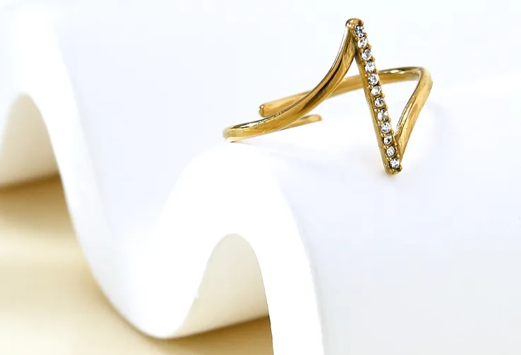 Curvy Ring