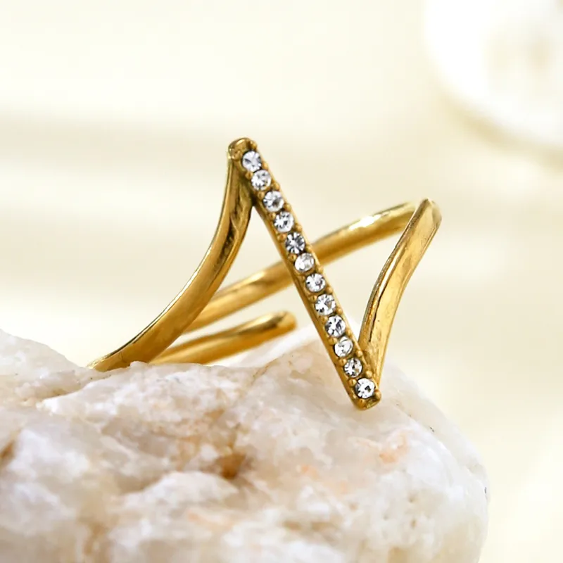 Curvy Ring