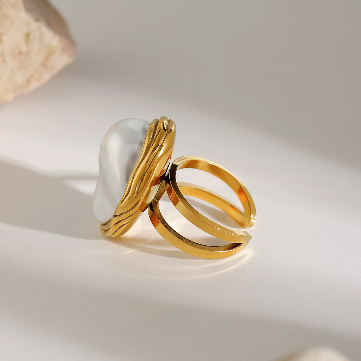 Wild Pearl Finger Ring