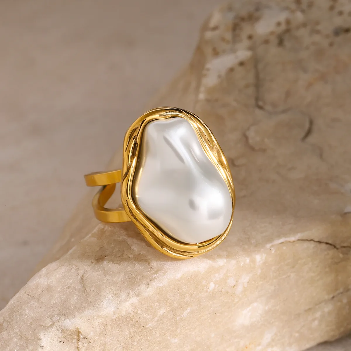 Wild Pearl Finger Ring