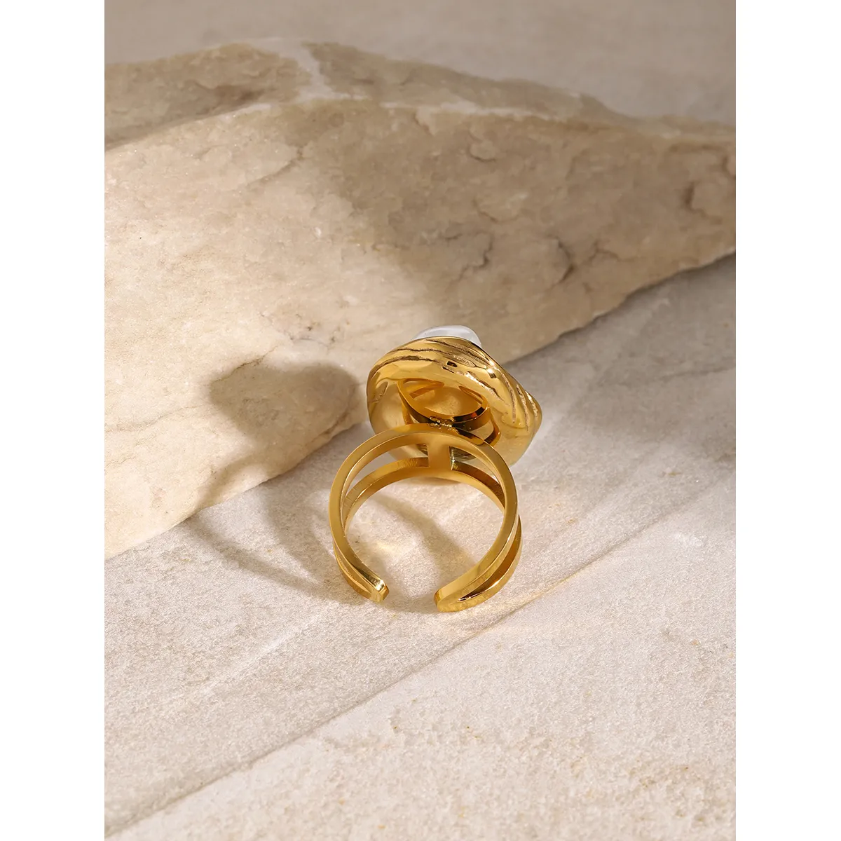 Wild Pearl Finger Ring