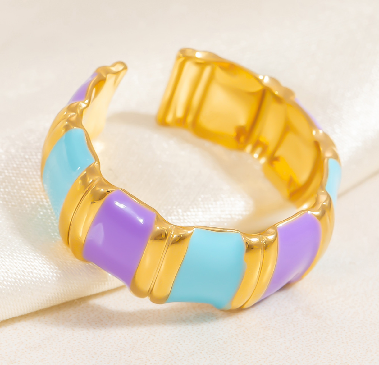 Neela Noor Finger Ring