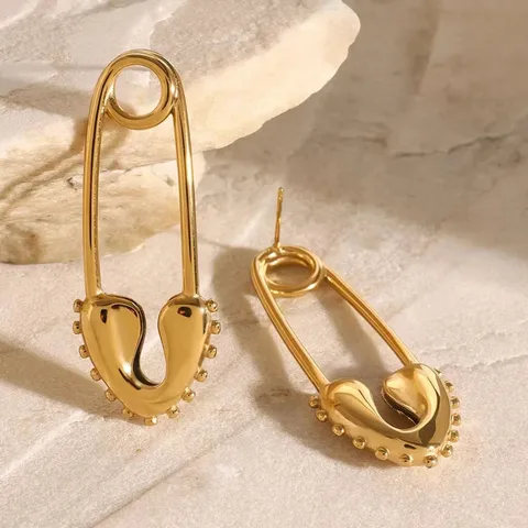 Pinch of Love Gold earrings