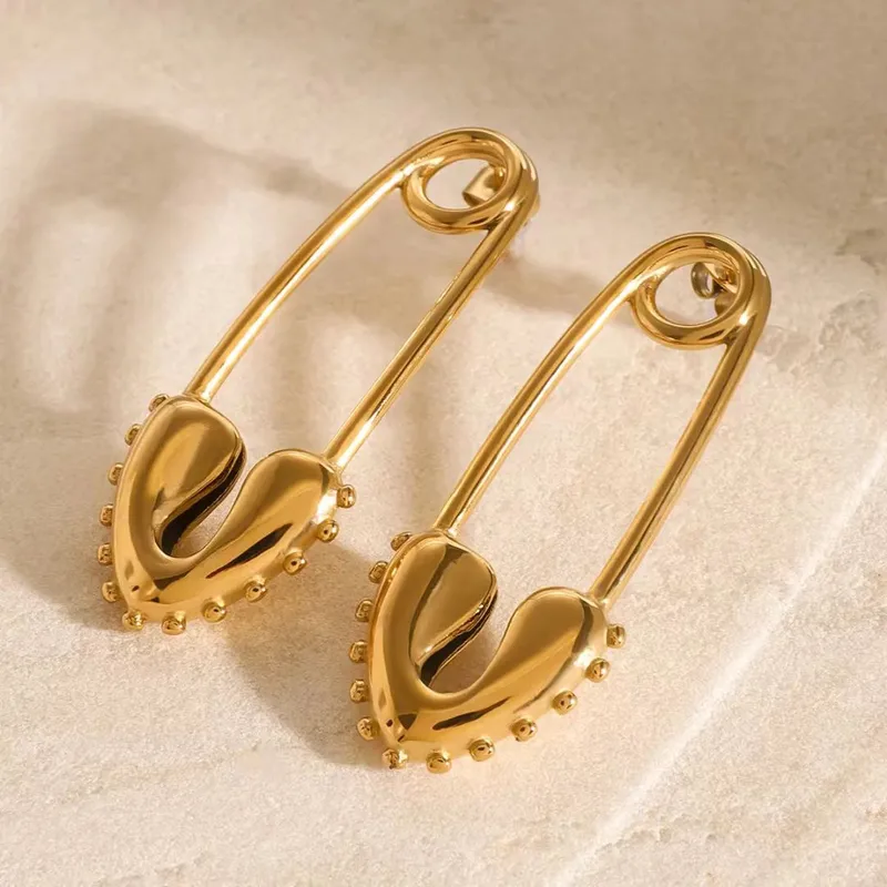 Pinch of Love Gold earrings