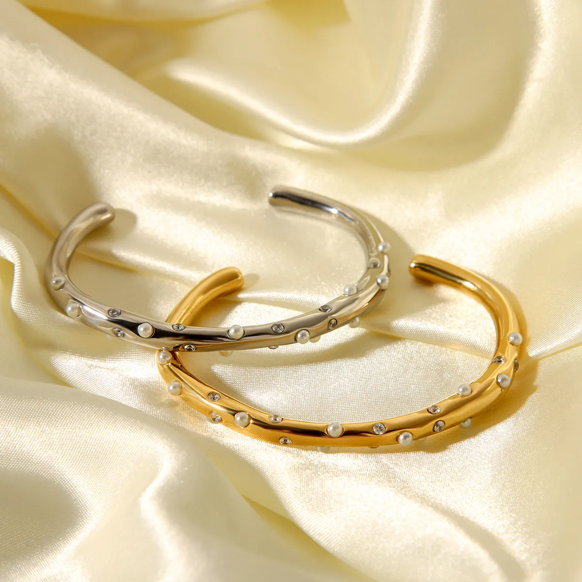 Sparkling Bangle - Golden and Silver