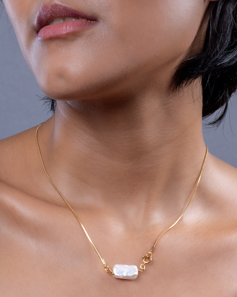 Square shell necklace