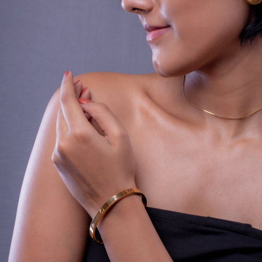 Iconic Clasp Bracelet